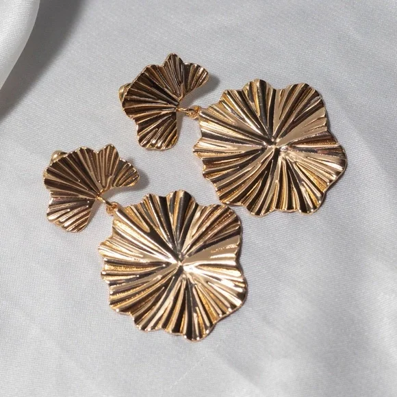 ✨Free People Freya Gold Drop Earrings - Picture 5 of 7